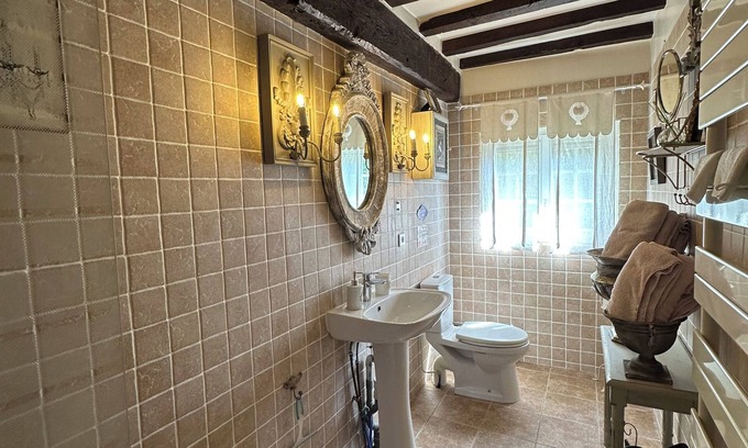 Suzay Bed & Breakfast | SUITE MARQUISE DE POMPADOUR PRIVATE CHARMING ROOM BREAKFAST INCLUDED