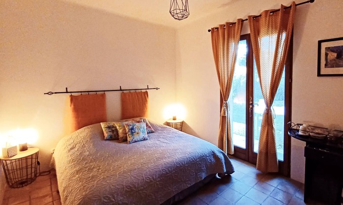 Peyrolles-en-Provence Bed & Breakfast | Suite with private garden Aix-Luberon-Verdon * Dinner and Jacuzzi extra
