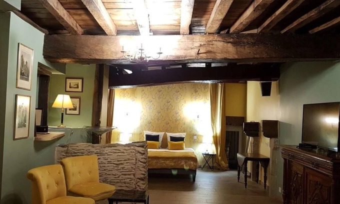 Ploermel Apartment | Suite with individual SPA "Seigneurial Suite