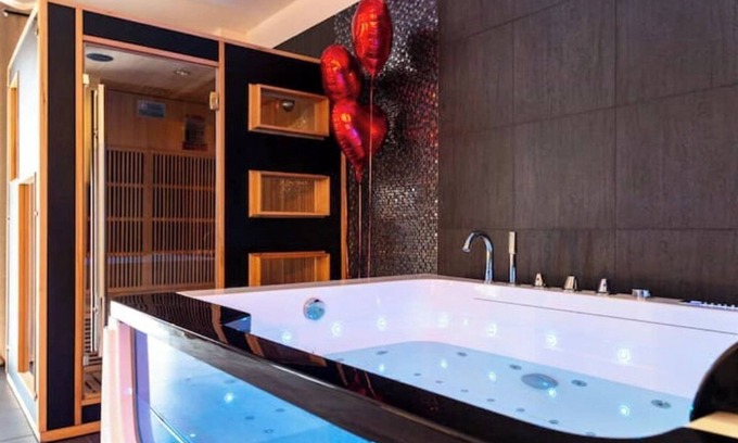 Faubourg North Apartment | Suite with jacuzzi-sauna Darcy/suite and spa 21