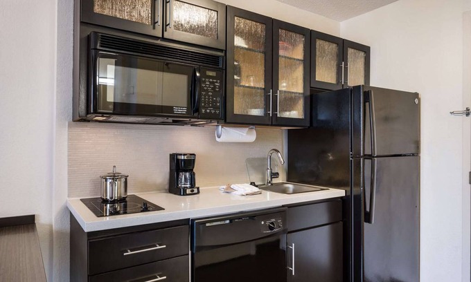 Baymeadows Hotel | SuiteLife Haven: Modern Suites for Business & Leisure Travelers