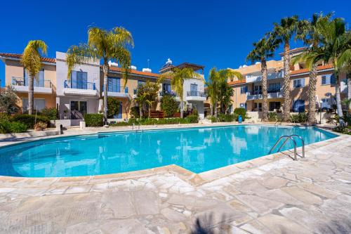 Paphos Apartment | Summer Breeze holiday apartment with pool