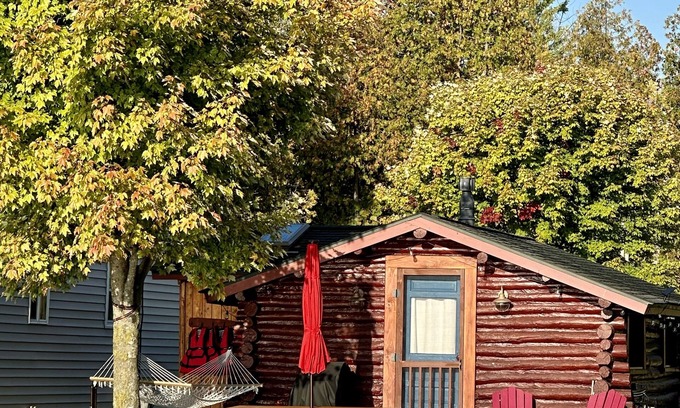 Oden Cabin | Summer Getaway - Cozy Log Cabin right on Crooked Lake Waterfront
