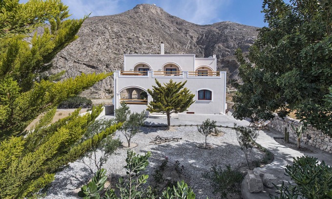 Perissa Villa | Summer House Collection - Villa Stella Luxury 3 Bedroom next to Black Sand Beach
