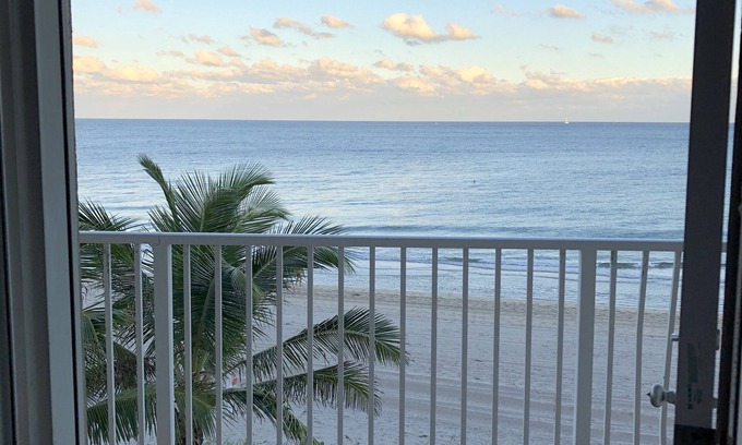 Lauderdale-by-the-Sea Apartment | Summer Special-Ocean front with AMAZING Ocean view