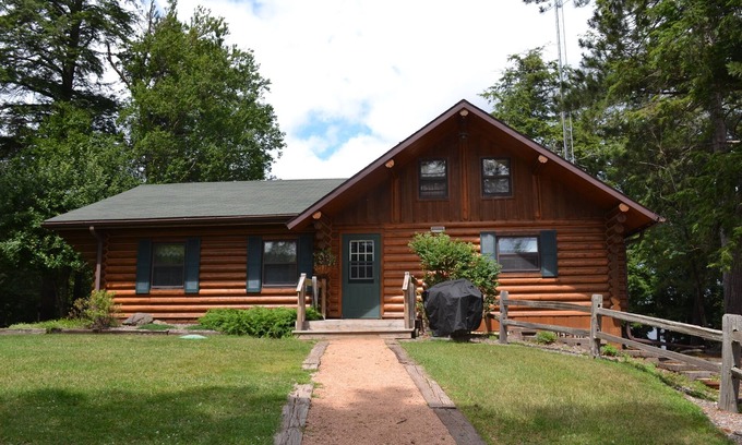 Watersmeet Cabin | Summer Special! 20% discount on week stay! Log Home on Cisco Chain of Lakes