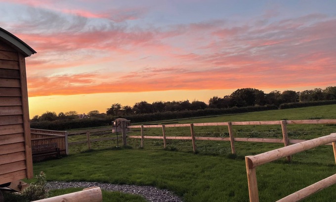 Hayling Island Cabin | 'Summer Time' at The Hut on a working farm by the South Coast