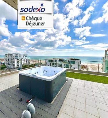 Constanta Apartment | Summerland-Mamaia Beautiful Penthouse