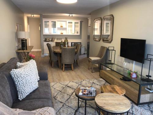 Pollok Beach Apartment | Summerseas 56