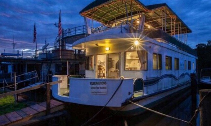 Pierre Part Boat Rental | Summertime Bayou Houseboat Oasis: Fish, Hot tub, Kayak