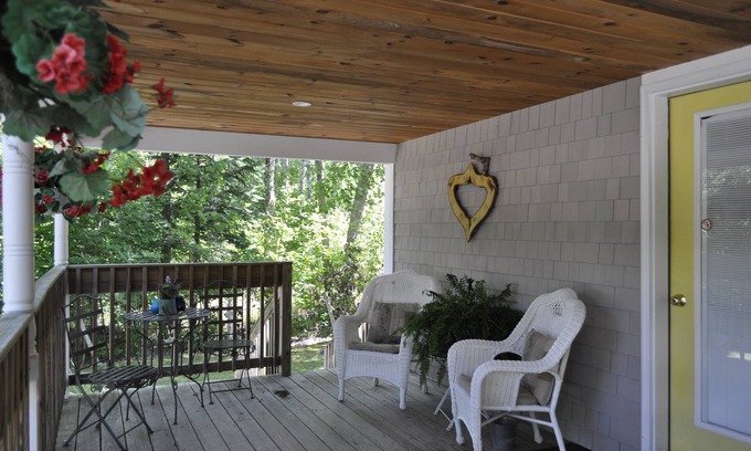 Otter Creek Cottage | Summerwood Cottage Romantic and Eclectic Getaway