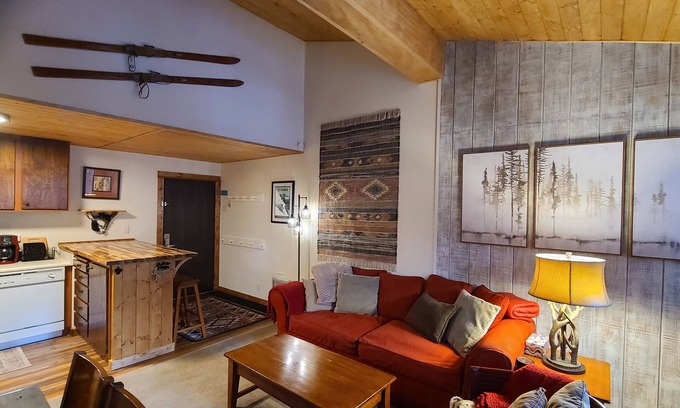 Mammoth Lakes Condo | Summit Condo by Eagle Lodge