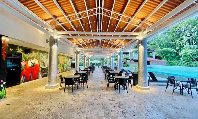 Paraiso Hotel | Summit Rainforest & Golf Resort