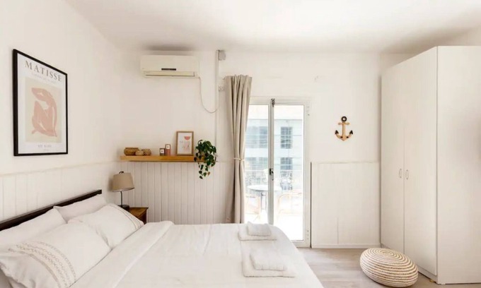 Florentin Apartment | Sun Balcony Studio|Steps from Rothschild Boulevard