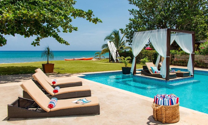 Rio Bueno Villa | Sun Kissed Villa - 6 Bedroom, sleeps 14, on the beach.