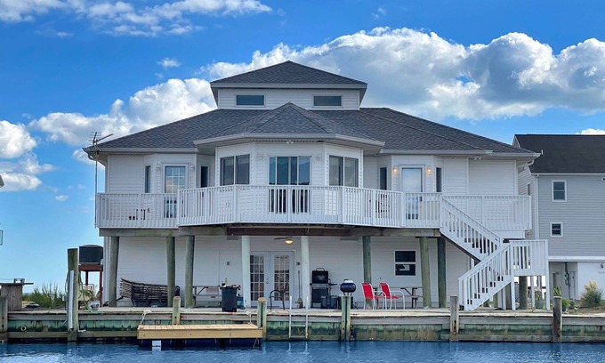 Captain's Cove House | Sun Rayes - Pet friendly; Waterfront w/Boat dock!