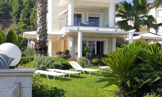 Polichrono Apartment | Sun Residence between forest and sea 30 m to the beach