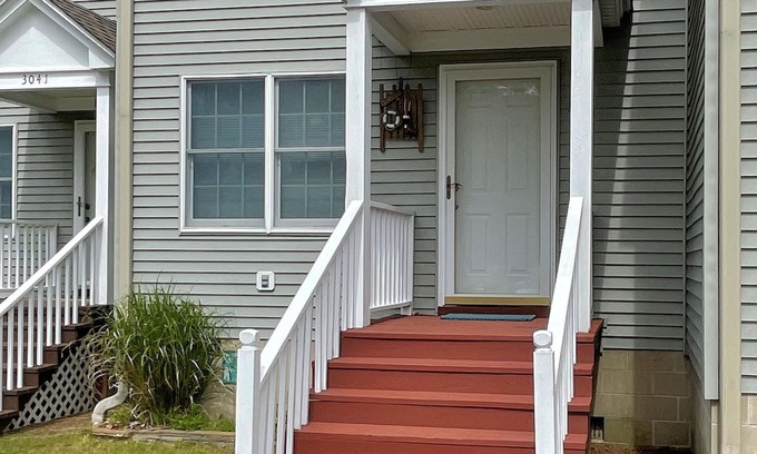 Chincoteague House | Sun Singer - 2BR townhome, Waterview shared pier,deck -Pet friendly NO LINENS