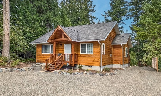 Packwood Cabin | Sun & Snow Bungalow; Dog Friendly, AC, Fireplace, by White Pass and Mt Rainier
