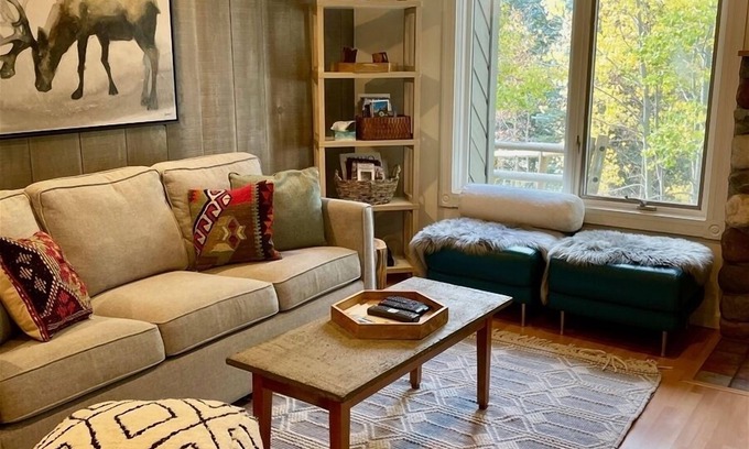 Ketchum Condo | Sun Valley #121-Cozy, Modern Bungalow, Steps away from the gondola & River Run Lodge!