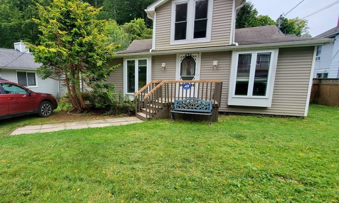 Port Stanley Cottage | Sun Valley Beach Fenced YARD Home by Lake Erie. Pets ok Wifi, Fireplace,BBQ, A/C