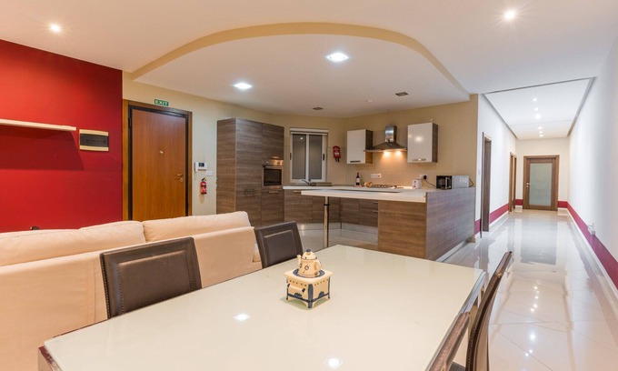 Mosta Apartment | Sun Valley Suite - Hosted by Sweetstay