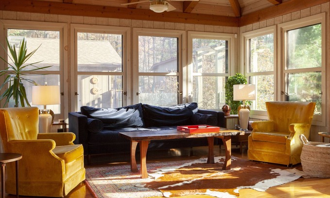Hollowville House | Sunbeam Lodge: Pool+Hot Tub, 50 Acres, ‘70s Oasis