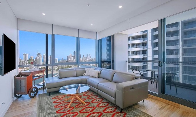 Southport Apartment | Sundale at Southport - Resort-style Panorama