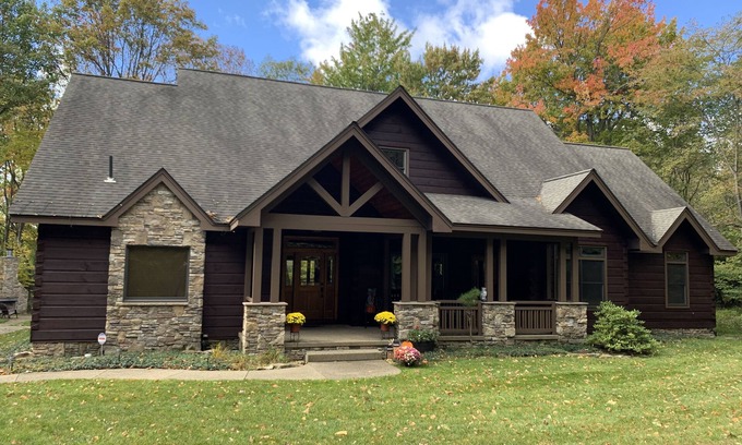 Stahlstown House | SUNDANCE, 6 Bedroom Family Friendly Mountain Retreat, Close to Ski Resorts