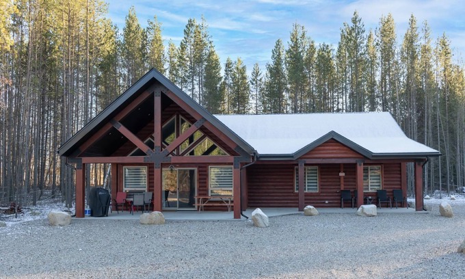 Valemount House | Sundance Cabin Rental