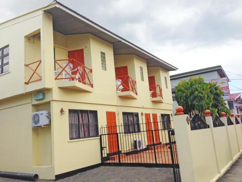 Newtown Hotel | Sundeck Suites