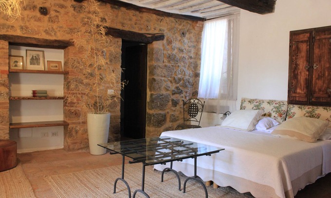 Simignano House | Sunflower Room