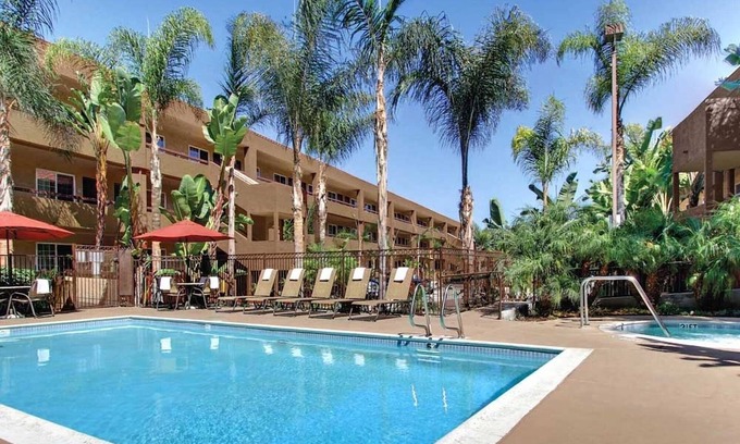 Mission Valley Hotel | Sunlit San Diego Retreat w/Pool - Your Relaxation Spot, 3 Rooms