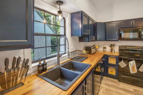 Friendswood House | Sunmeadow Manor Retreat