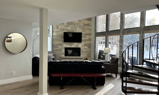 Eagle-Vail House | Sunny, 2 bedroom, 2.5 bath townhome in Eagle Vail b/t Vail and Beaver Creek