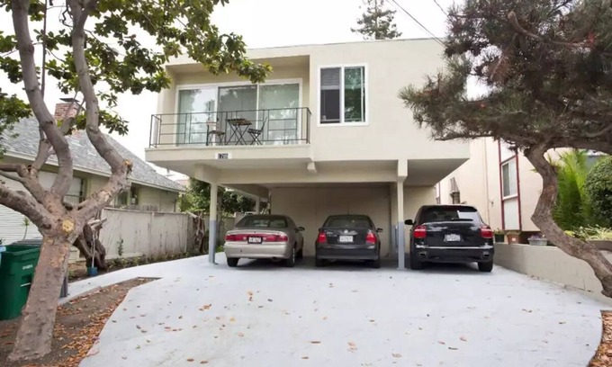 South Berkeley Condo | Sunny 2 Bedrooms Apartment one mile from UCB
