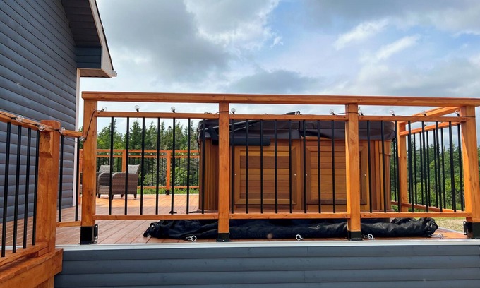 Terra Nova Ski Chalet | Sunny Acre Lodge - 5 Bedrooms with Hot Tub