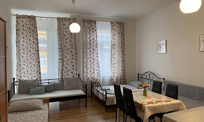 Teplice Apartment | Sunny Apartment im Stadtzentrum am Park