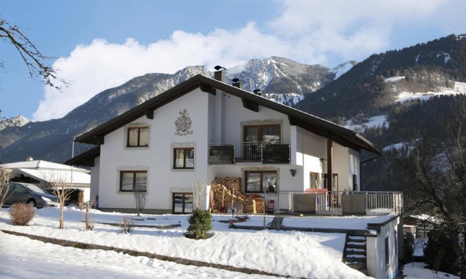 Vandans Apartment | Sunny apartment with ski storage