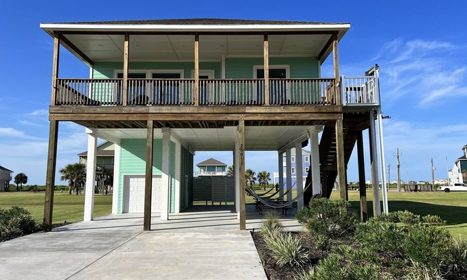 Pointe San Luis House | Sunny Catalina, family friendly 10 minutes walk from private beach