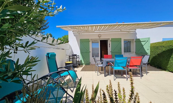 La Faute-sur-Mer House | Sunny Cottage with Pool, 1.8km from Beach in La Faute-sur-Mer