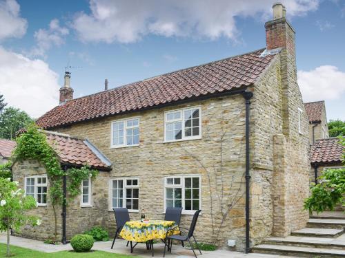 Welburn House | Sunny Cottage