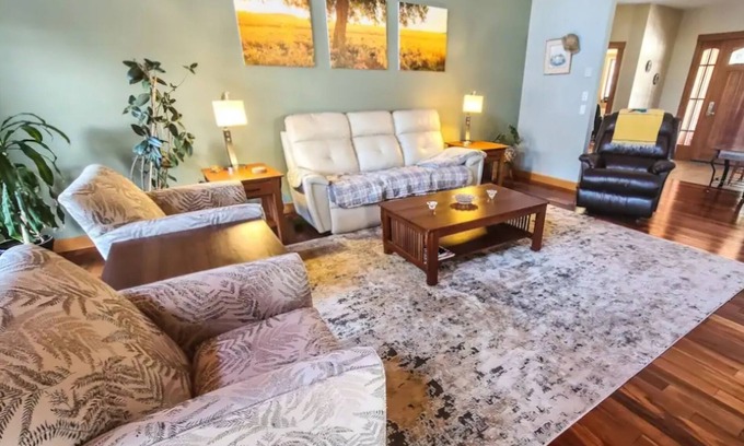 Salt Spring Island House | Sunny Executive Home w/Private Hot Tub! Sleeps 8! Central Location.