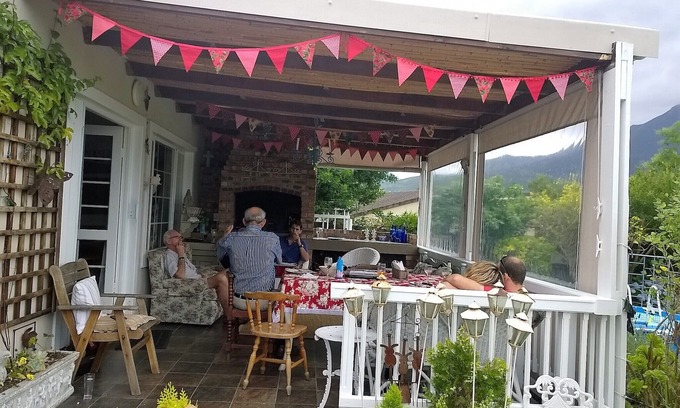 George House | Sunny, family-friendly house with stunning views of the Outeniqua mountains.