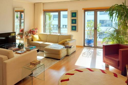 Queijas Apartment | Sunny Flat Lisbon Oeiras