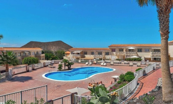 Chayofa House | Sunny Garden 1 BR Apartment Arona