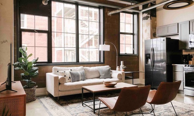 Old City Apartment | Sunny Gay St Loft in Sterchi