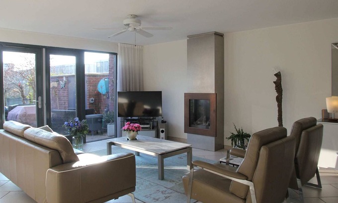 Alkmaar House | Sunny holiday home in Alkmaar on the water