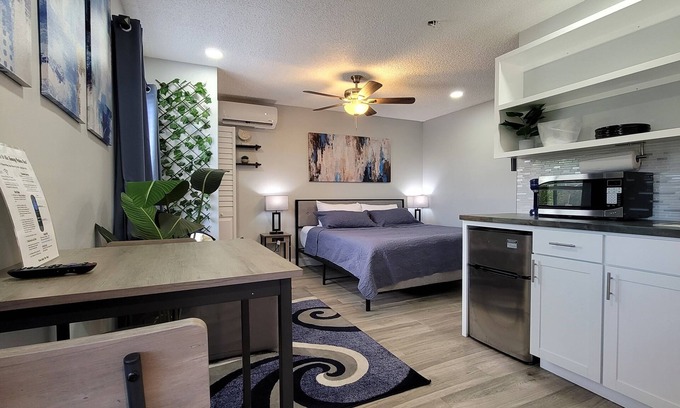 South Palm Park Neighborhood Association Hotel | Sunny Palms Inn