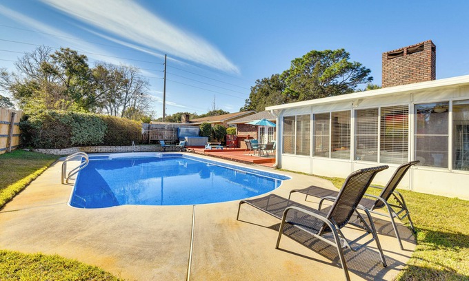 Wright House | Sunny Retreat w/Hot Tub in Fort Walton Beach!